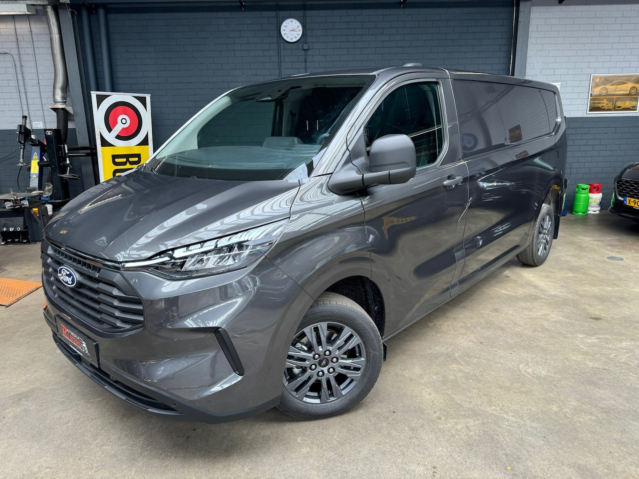 Ford Transit Custom - 300 2.0 TDCI L2H1 Trend 300 2.0 TDCI L2H1 Trend 136pk,Camera Achter,Apple Carpl,Parkeersensoren V+A,Climate Contr, - AutoWereld.nl