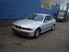 BMW 5-serie - 520i - Nieuwe APK - Automaat - Airco - Cruise control - 4 electrische ramen - 2x sleutel