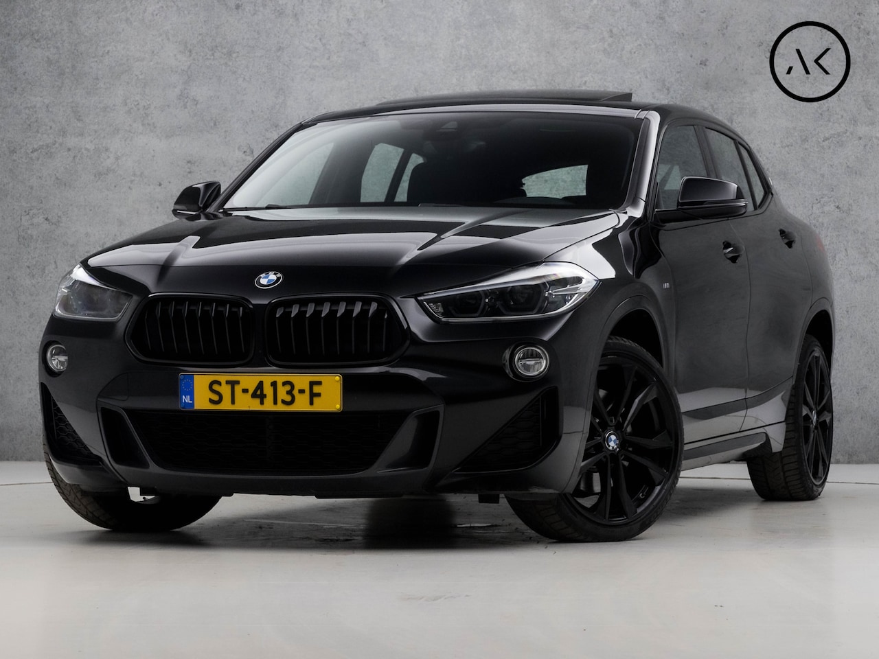 BMW X2 - sDrive20i Executive M Sport 192Pk Automaat (PANORAMADAK, BLACK EDITION, M PAKKET, SFEERVER - AutoWereld.nl