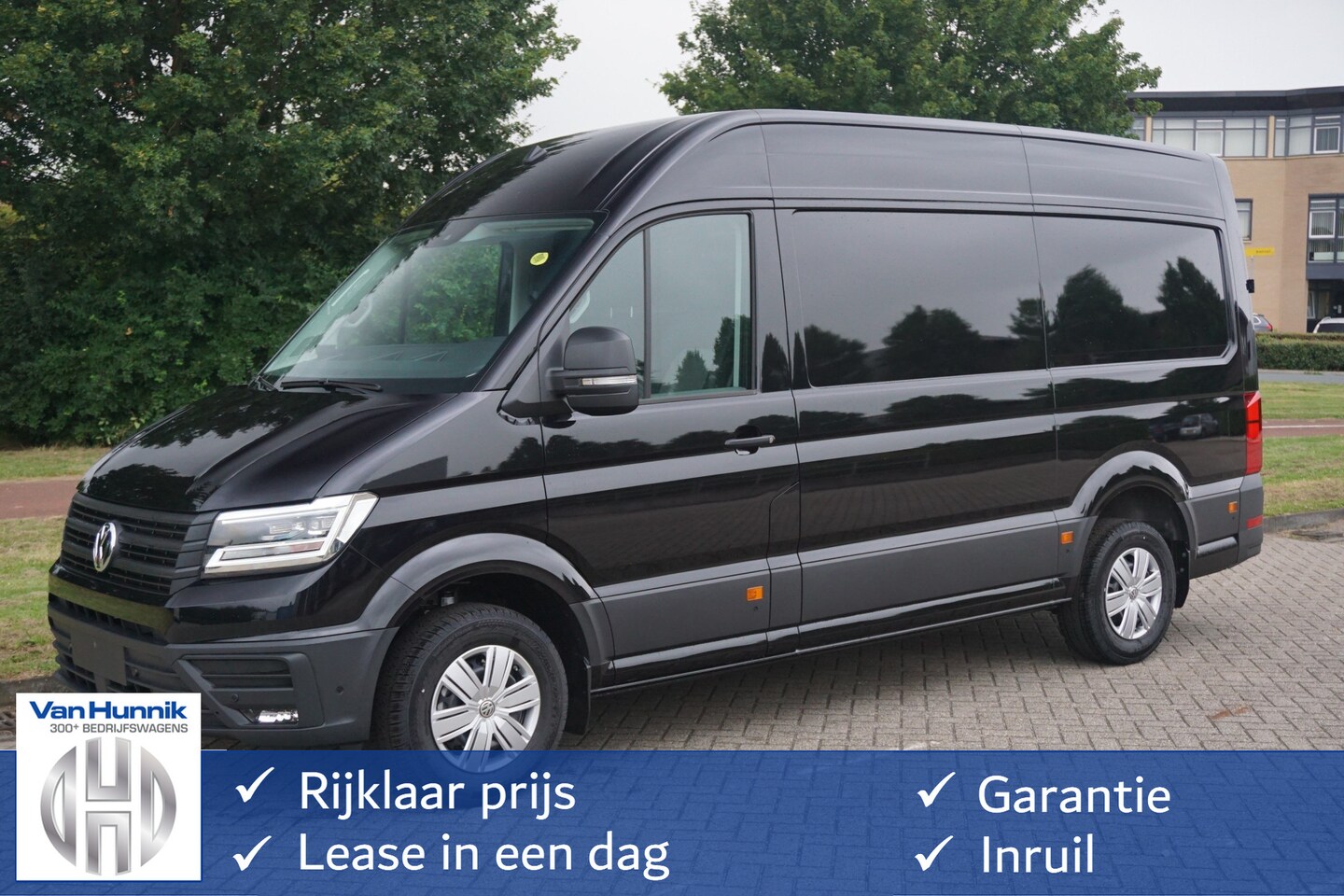 Volkswagen Crafter - 35 2.0 177 L3H3 AUT Airco, Navi, Camera, Gev. Stoel, Alarm, LED!! NR. *984* - AutoWereld.nl