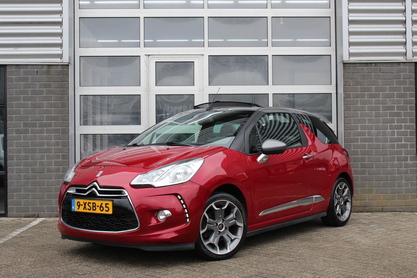 Citroën DS3 Cabrio - 1.6 THP Sport Chic / Climate / Cruise / PDC - AutoWereld.nl