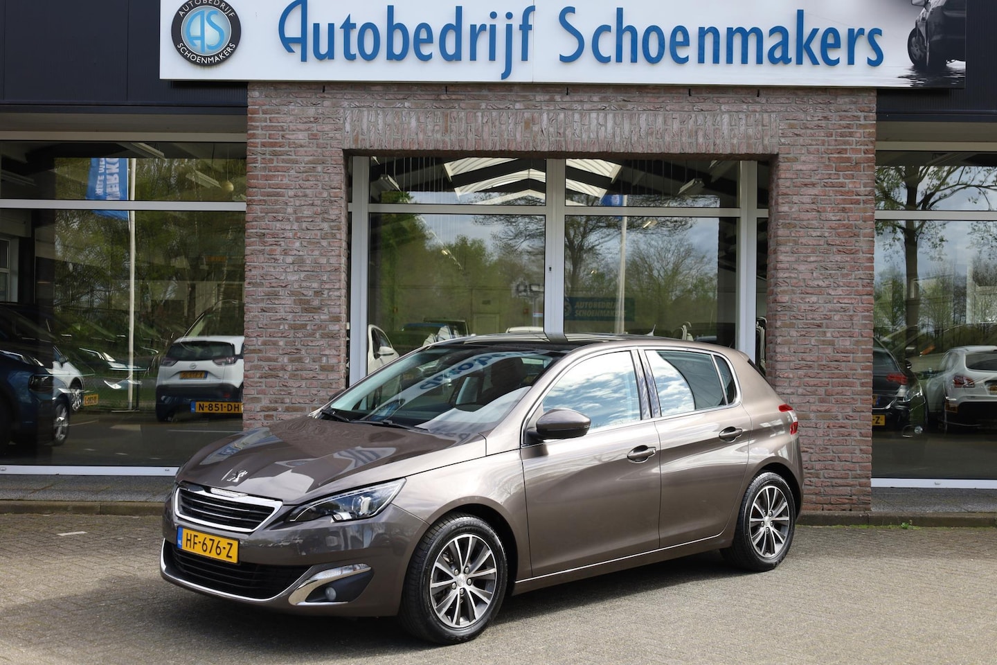 Peugeot 308 - 1.2 PureTech Allure PANO CAMERA TREKHAAK-AFN NAVI 2xPDC 16"LMV NAP - AutoWereld.nl