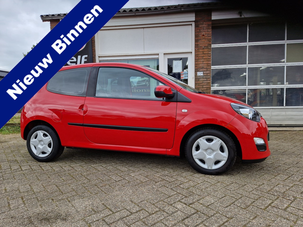 Renault Twingo - 1.2 16V "Expression" Stoelverwarming - Isofix- Apk 07-05-2025 !!! - AutoWereld.nl