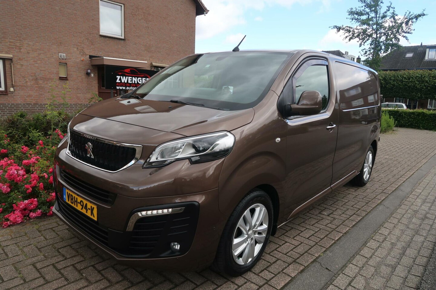 Peugeot Expert - Bestel 2.0 BlueHDI 180pk AUT|HEAD-UP|XENON|KEYLESS|NAVIGATIE|TREKHAAK|CAMERA|CARPLAY - AutoWereld.nl