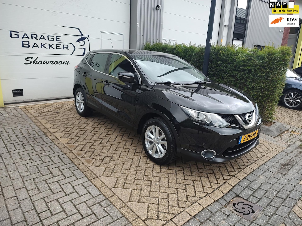 Nissan Qashqai - 1.2 Acenta 1.2 Acenta, Camera, Navigatie, Parkeersensoren, Stoelverwarming - AutoWereld.nl