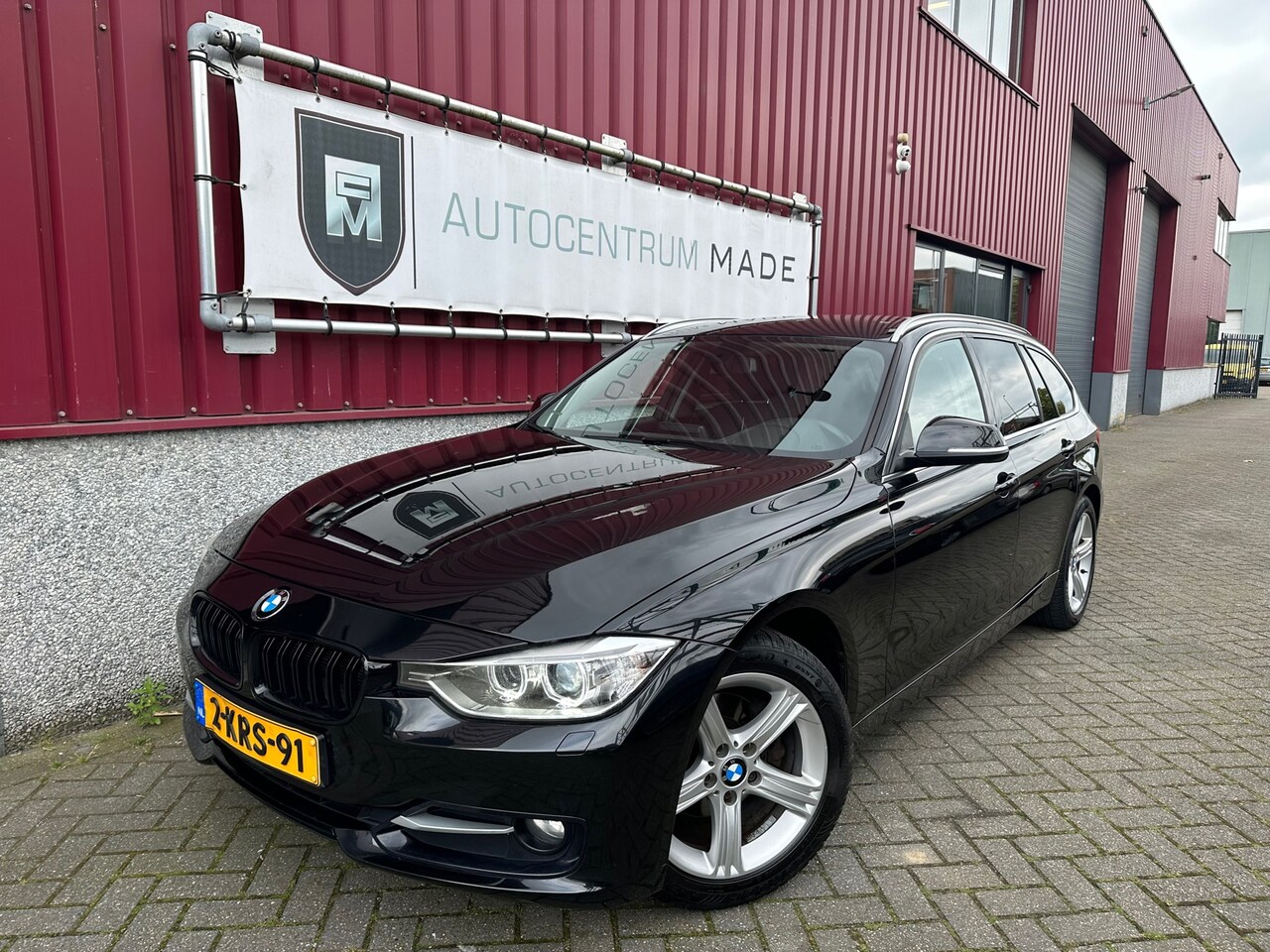 BMW 3-serie Touring - 316i Business // Navi // Clima // PDC // Cruise control - AutoWereld.nl