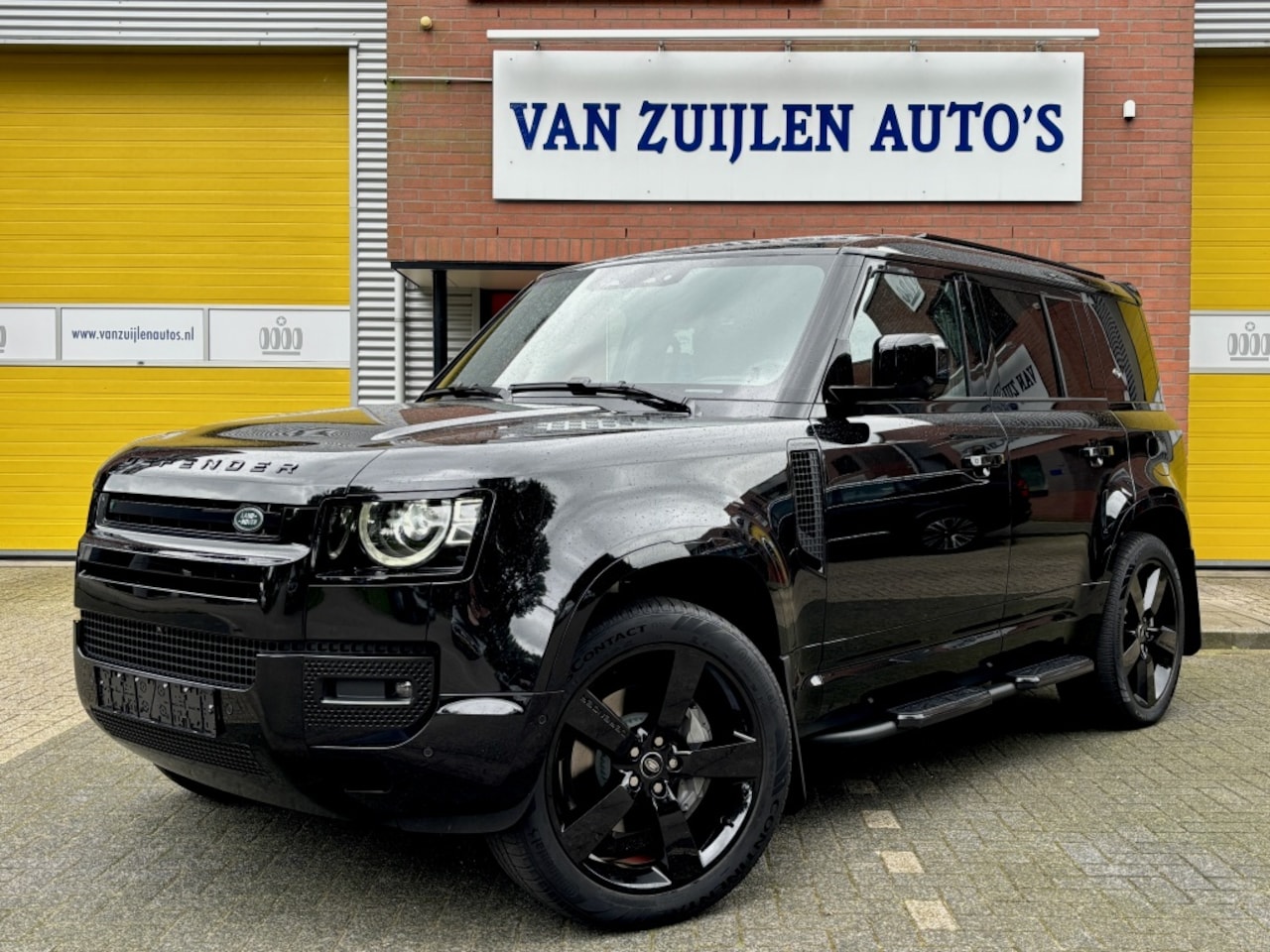 Land Rover Defender 110 - Landrover P400e X-Dynamic HSE 22" Black Pack Trekhaak 360° - AutoWereld.nl