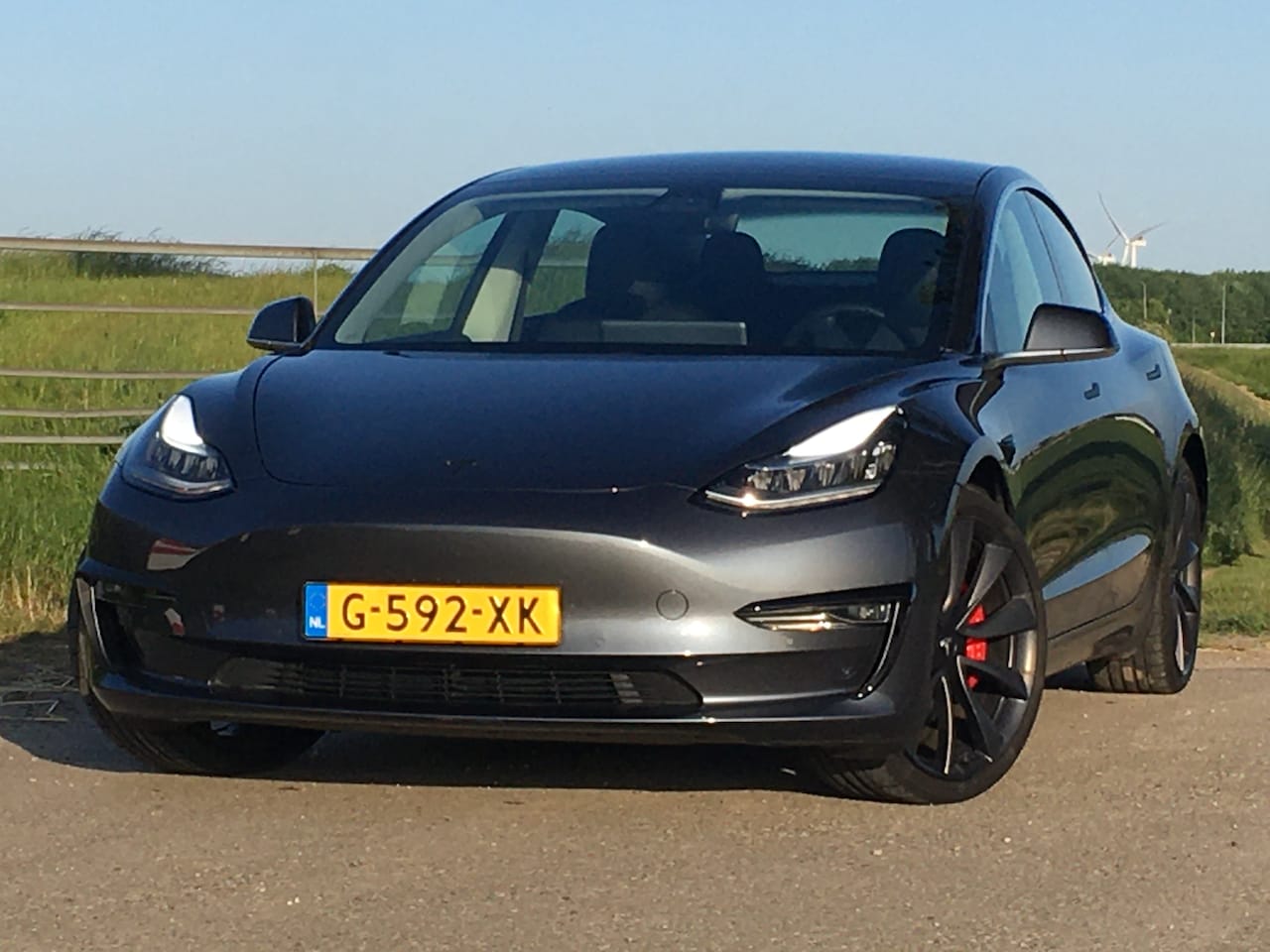 Tesla Model 3 - 75D Performance | Autopilot | 20" | Carbon Pakket | Grijs Metallic - AutoWereld.nl