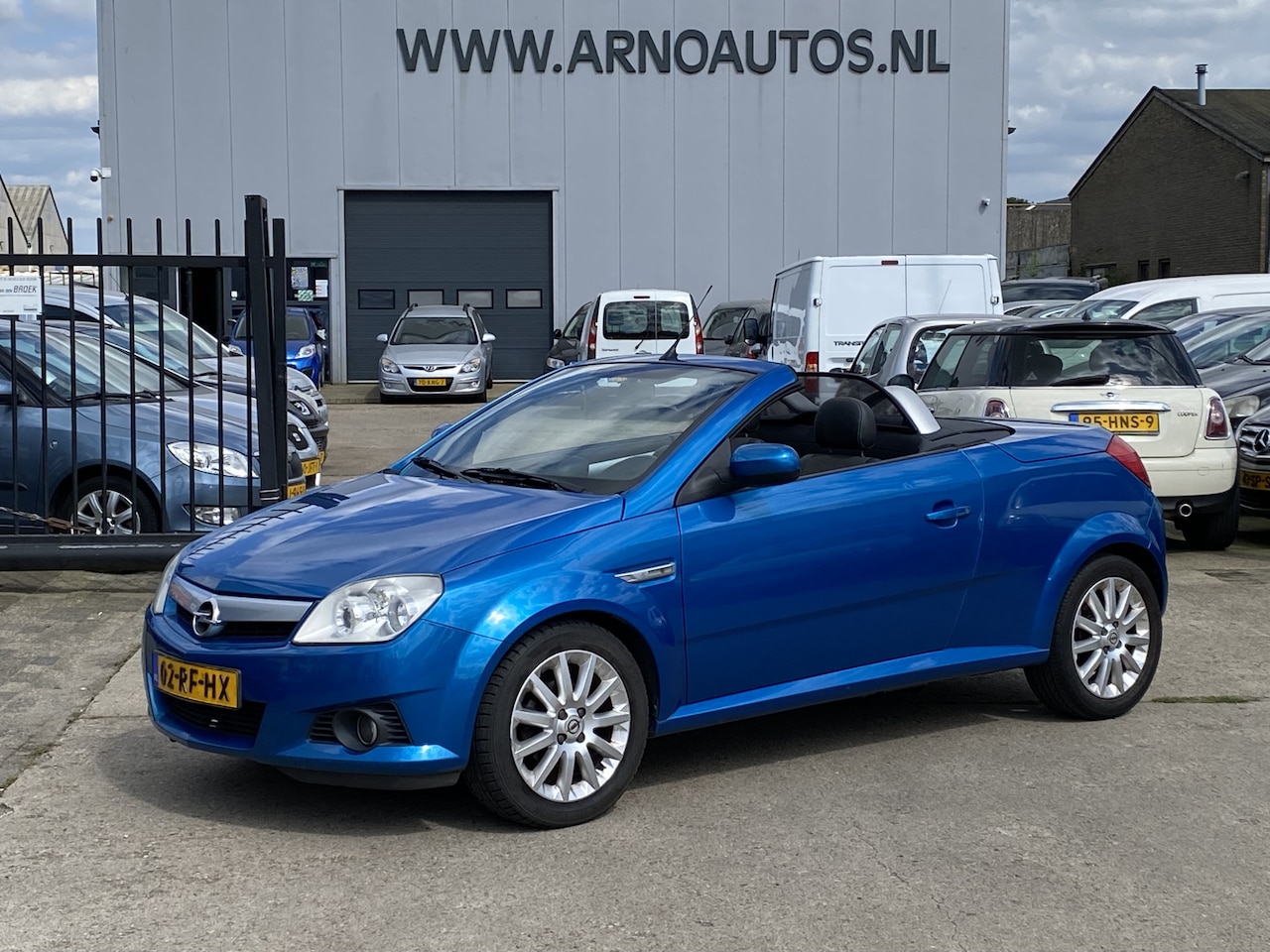 Opel Tigra TwinTop - 1.4-16V Cosmo 1.4-16V Cosmo, MOTOR 85.000 KM, NIEUWE KOPPELINGSSET, AIRCO, CRUISE CONTROL, ELEK-DAK, LED - AutoWereld.nl