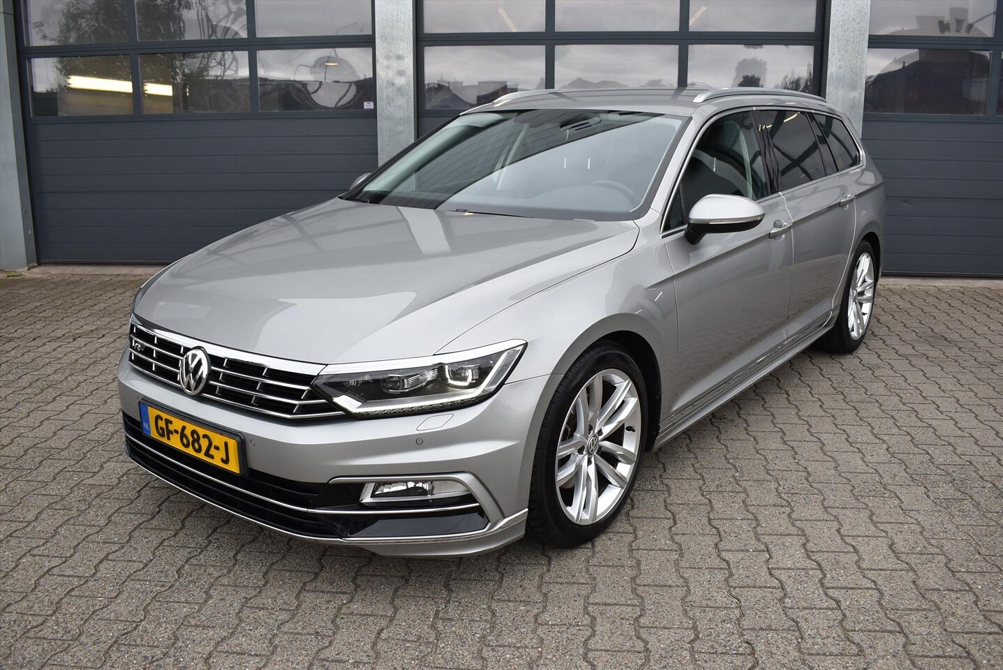 Volkswagen Passat Variant - 1.4 TSI ACT Business Edition R 1.4 TSI 150pk ACT Business Edition R - AutoWereld.nl