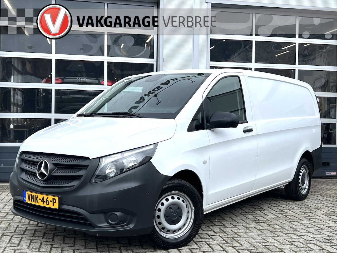 Mercedes-Benz Vito - 116 CDI Lang | Achteruitrijcamera | Trekhaak | Navigatie | Betimmering | 164 PK | - AutoWereld.nl