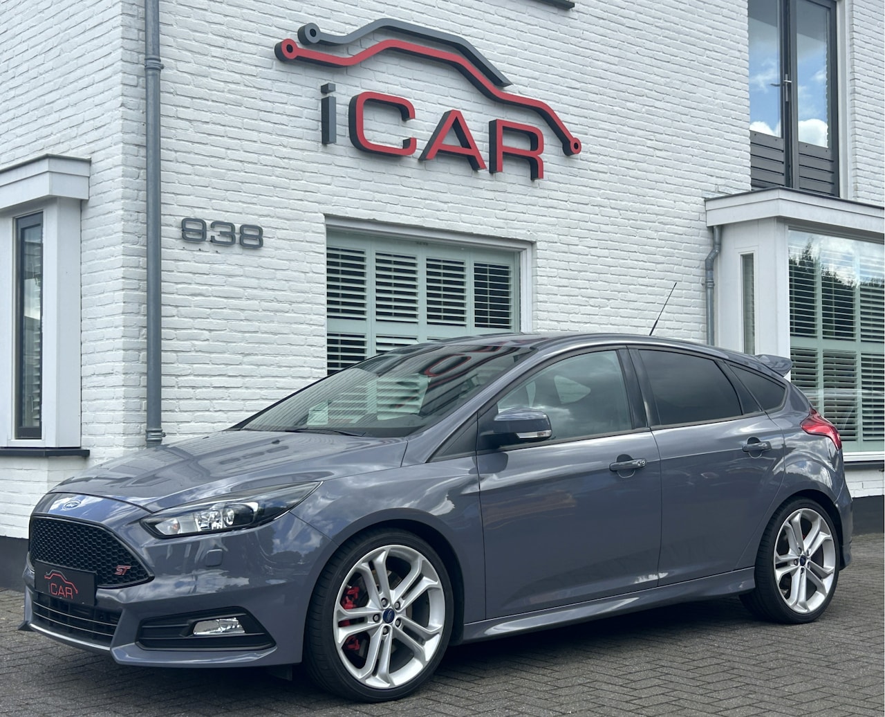 Ford Focus - 2.0 ST-2 Xenon-Navi-Keyless-Performance - AutoWereld.nl