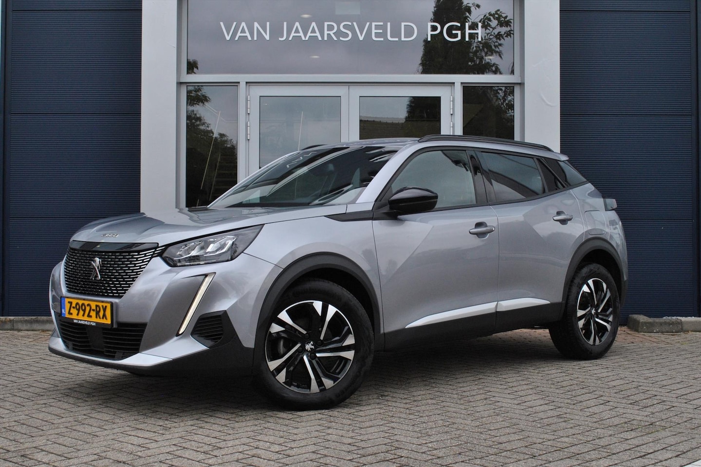 Peugeot 2008 - Allure 1.2 Pure Tech 100pk Clima / Navi - AutoWereld.nl