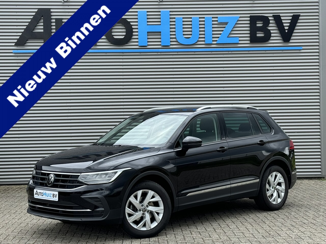 Volkswagen Tiguan - 1.5 TSI Active Life DAB Carplay Stuurwielverwarming Trekhaak LED Stoelverwarming Fabrieksg - AutoWereld.nl