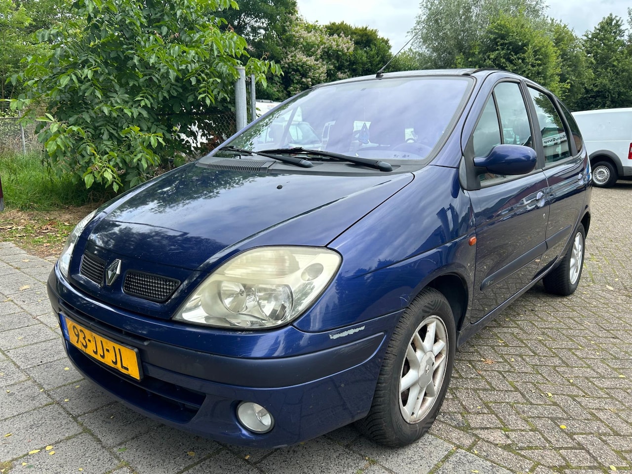 Renault Scénic - 1.6- 5 deurs , trekhaak , airco - AutoWereld.nl