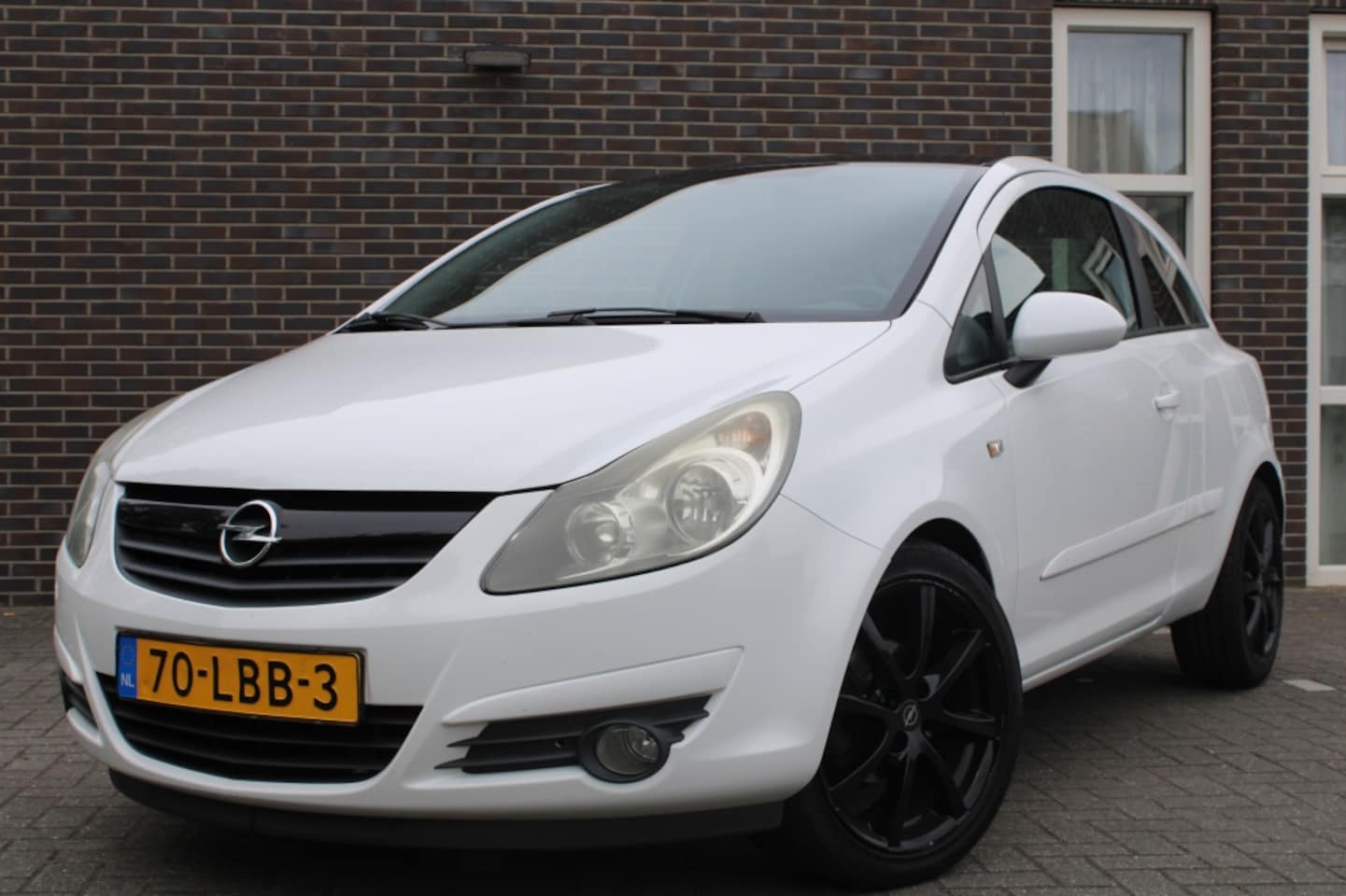 Opel Corsa - 1.4-16V Color Edit-airco-cruise-lmv - AutoWereld.nl