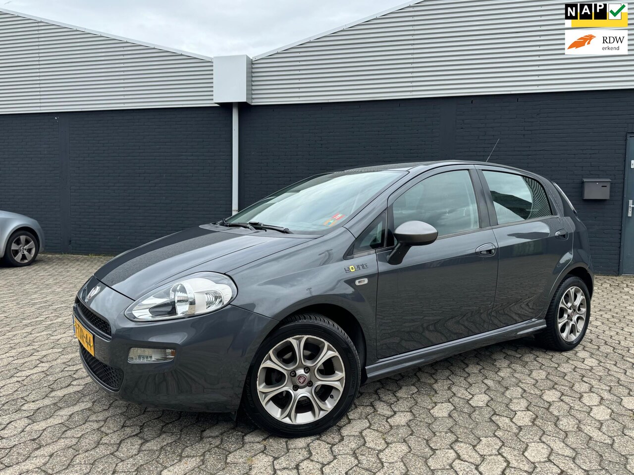 Fiat Punto Evo - 0.9 TwinAir Young 0.9 TwinAir Young, AIRCO, NW APK, NAP - AutoWereld.nl