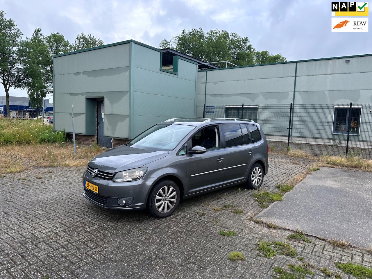 Volkswagen Touran - 1.4 TSI Highline 7p. Clima.Navi.Leder.Camera.Pano - AutoWereld.nl