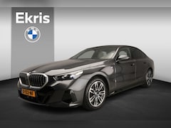 BMW 5-serie - Sedan 520i | M-Sportpakket | LED | Leder | HUD | Schuifdak | Comfortzetels | Keyles go | D