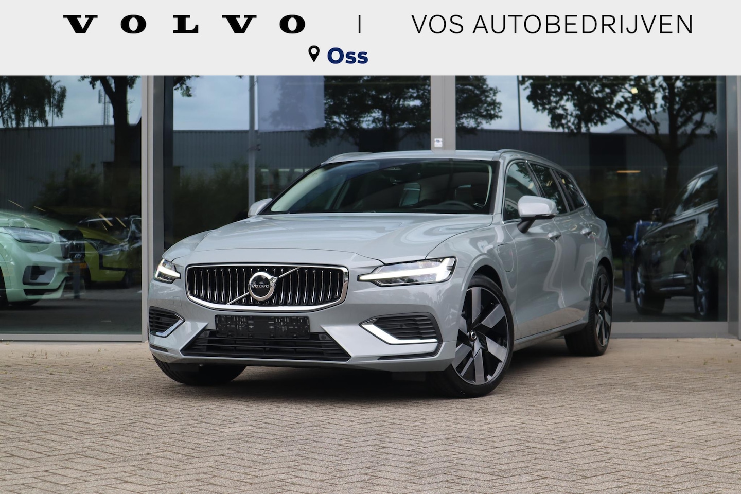 Volvo V60 - 2.0 T6 Recharge AWD Essential Edition 2.0 T6 Recharge AWD Essential Edition - AutoWereld.nl