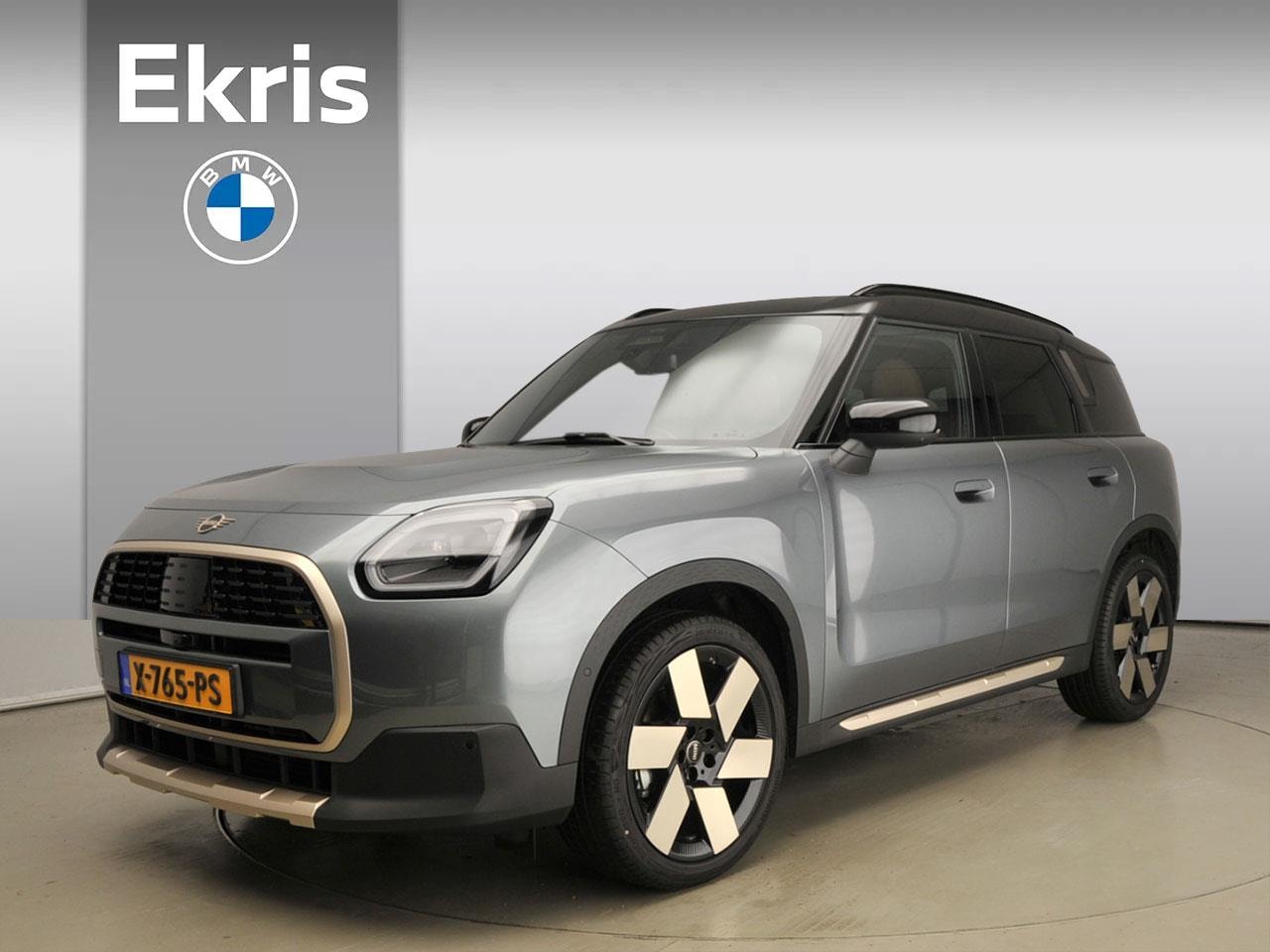 MINI Countryman - Cooper 1.5 C Favoured Panoramadak / JCW Sportstoelen / Trekhaak / Harman-Kardon / Head-up - AutoWereld.nl