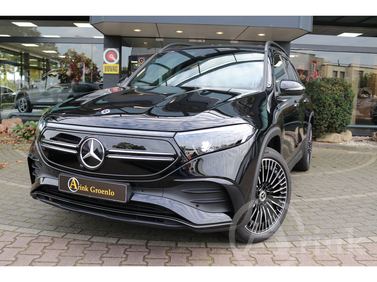 Mercedes-Benz EQB - 300 4MATIC AMG Line 67 kWh Premiumpakket Nightpakket Verstelbare demping - AutoWereld.nl