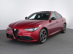 Alfa Romeo Giulia - 2.0 T GME AWD Veloce Rosso Etna | Panoramisch schuif-kanteldak | Pack drive assist | Adapt