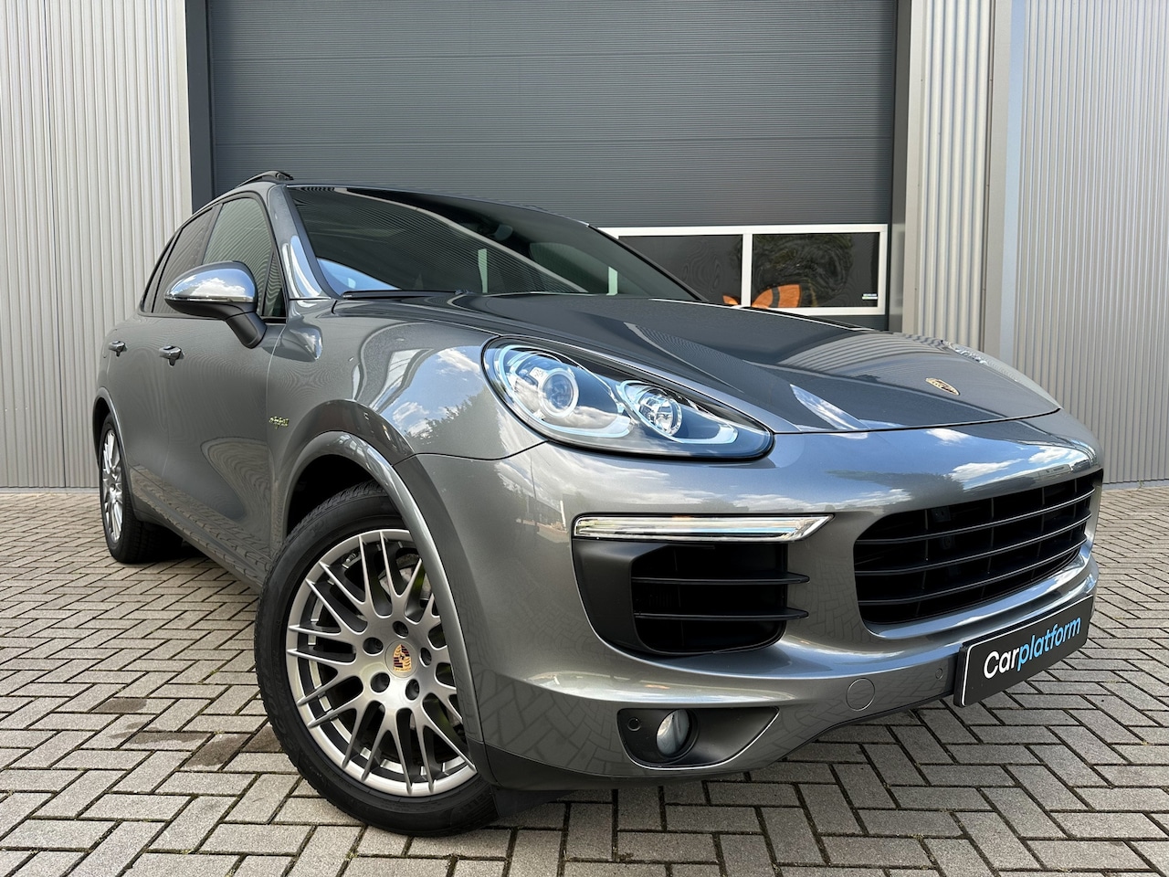 Porsche Cayenne - 3.0 S E-Hybrid | Pano | Memory | 14-voudig | Bose | Trekhaak - AutoWereld.nl