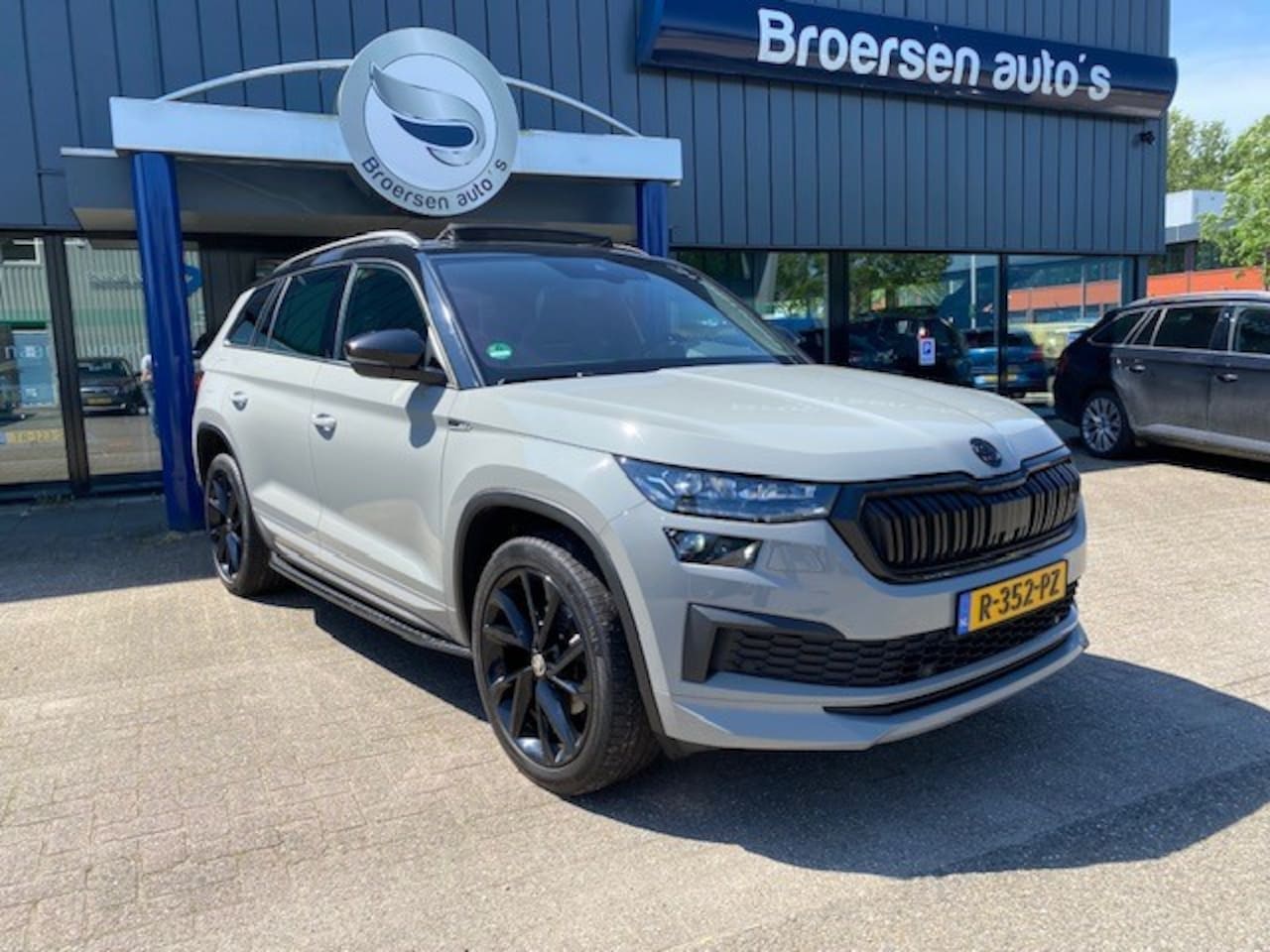 Skoda Kodiaq - 1.5 TSI 150pk DSG-7 Sportline Business met Panodak, Trekhaak en Massagestoel - AutoWereld.nl