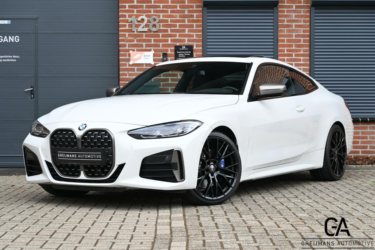 BMW 4-serie Coupé - M440i xDrive High Executive|CARPLAY|M-PAKKET|SCHUIFKANTEL| - AutoWereld.nl