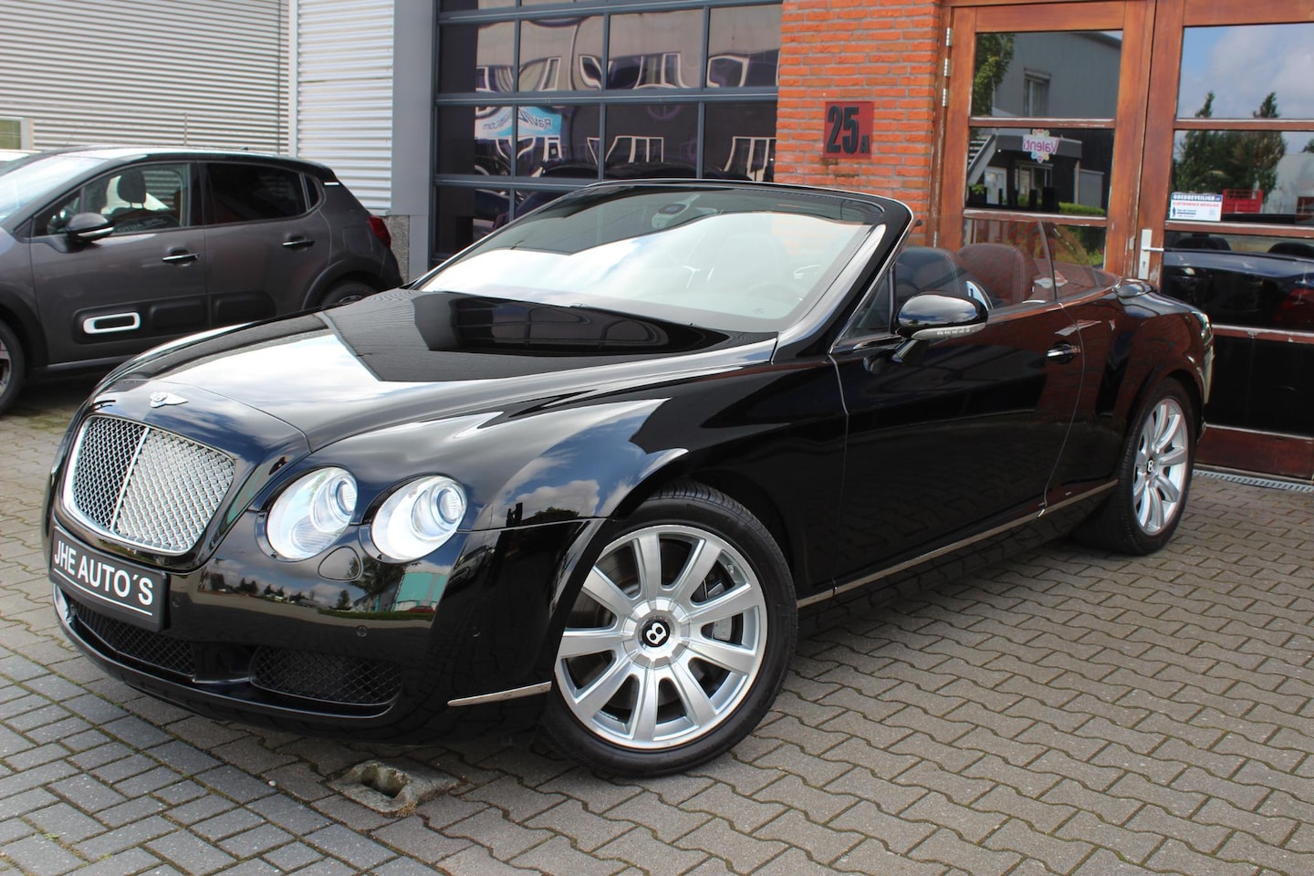 Bentley Continental GTC - 6.0 W12 *Lage aantoonbare kms* Volledig dealer onderhouden - AutoWereld.nl