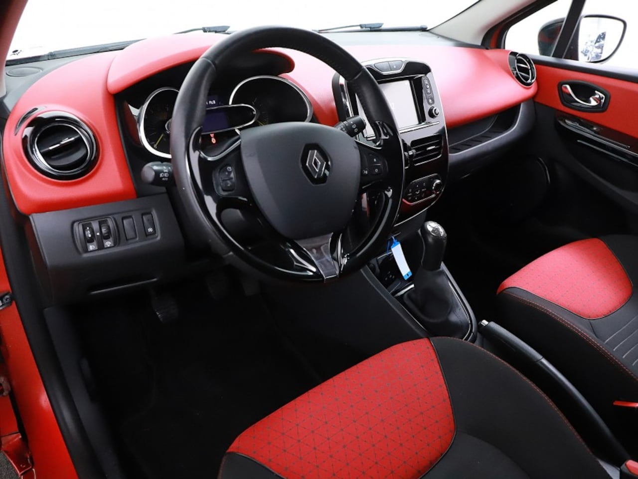 renault-clio-estate-0-9-tce-dynamique-2013-km-141-000-1e-eigenaar.jpg