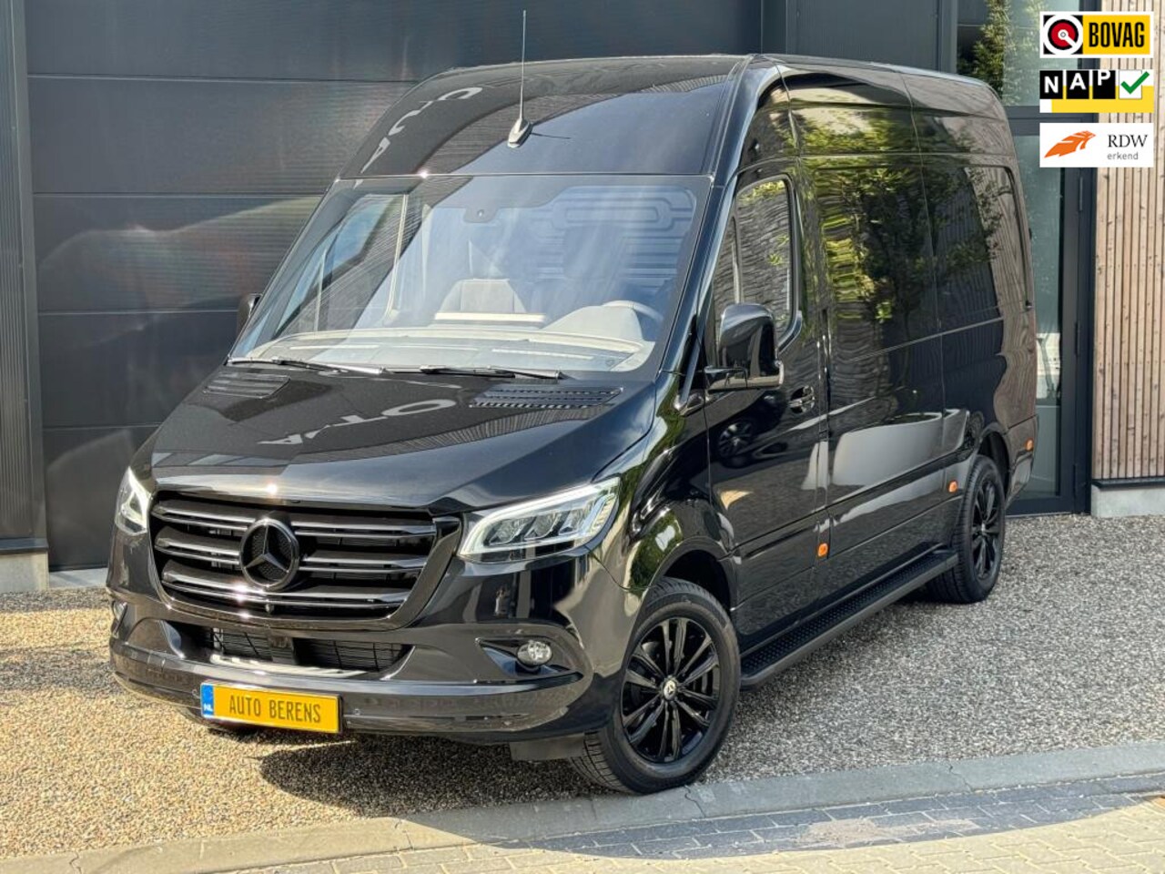 Mercedes-Benz Sprinter - 319 1.9 CDI L2H2 RWD 190PK 3.5T TREKGW BLACKSTYLE - AutoWereld.nl