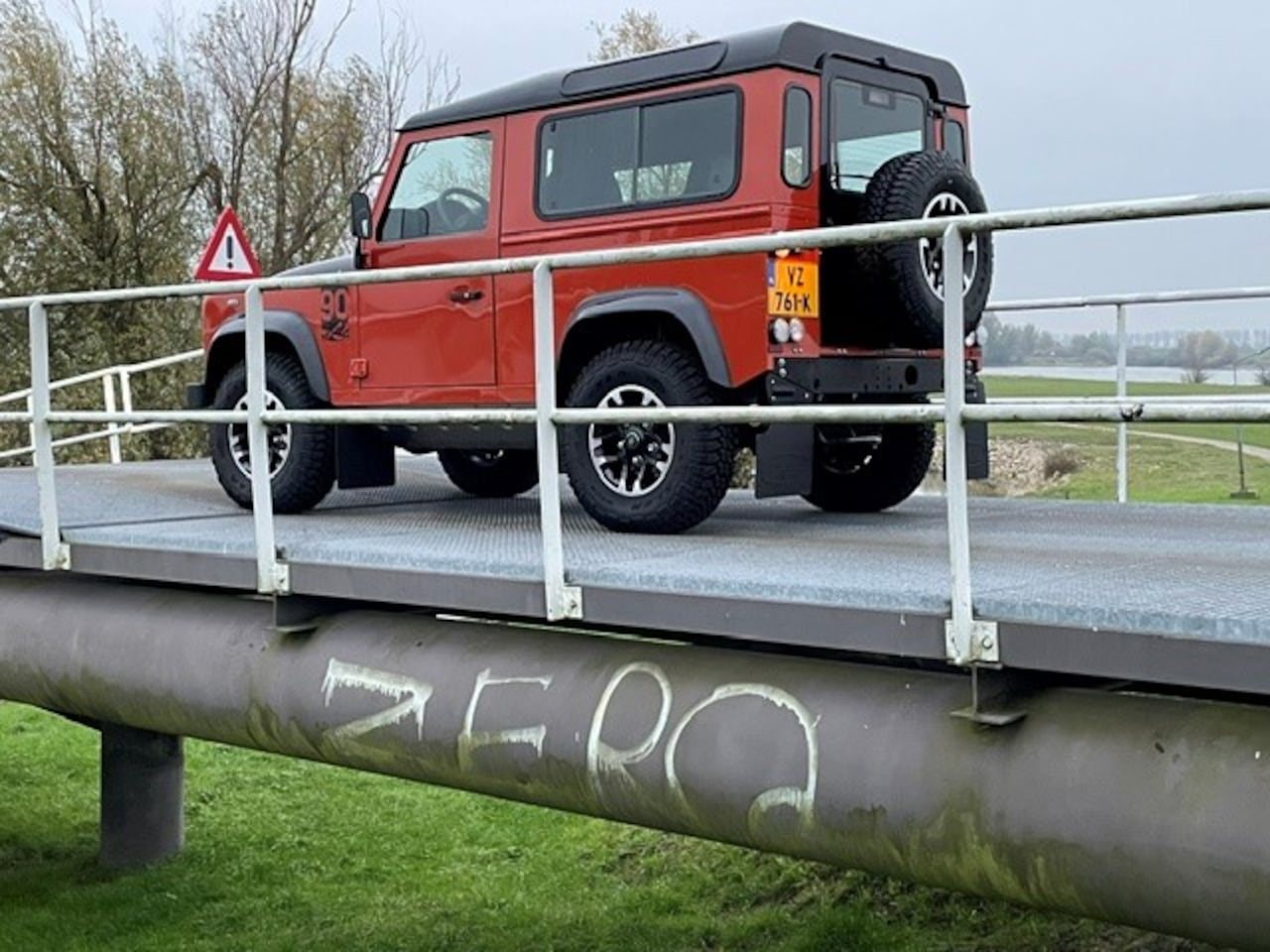 Land Rover Defender - 2.2 D SW 90" Adventure Limited Edition 2.2 D SW 90" Adventure Limited Edition - AutoWereld.nl