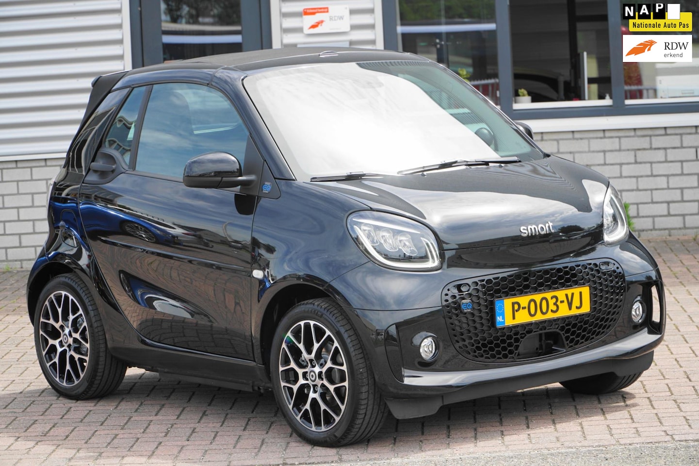 Smart Fortwo cabrio - EQ Comfort PLUS 18 kWh 1STE EIGENAAR - AutoWereld.nl