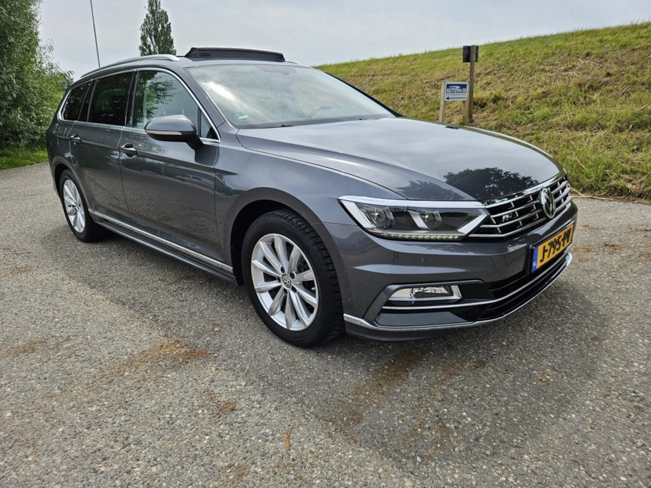 Volkswagen Passat Variant - 1.4 TSI ACT Business Edition R 1.4 TSI ACT Business Edition R,Pano,Massage,Trekhaak - AutoWereld.nl