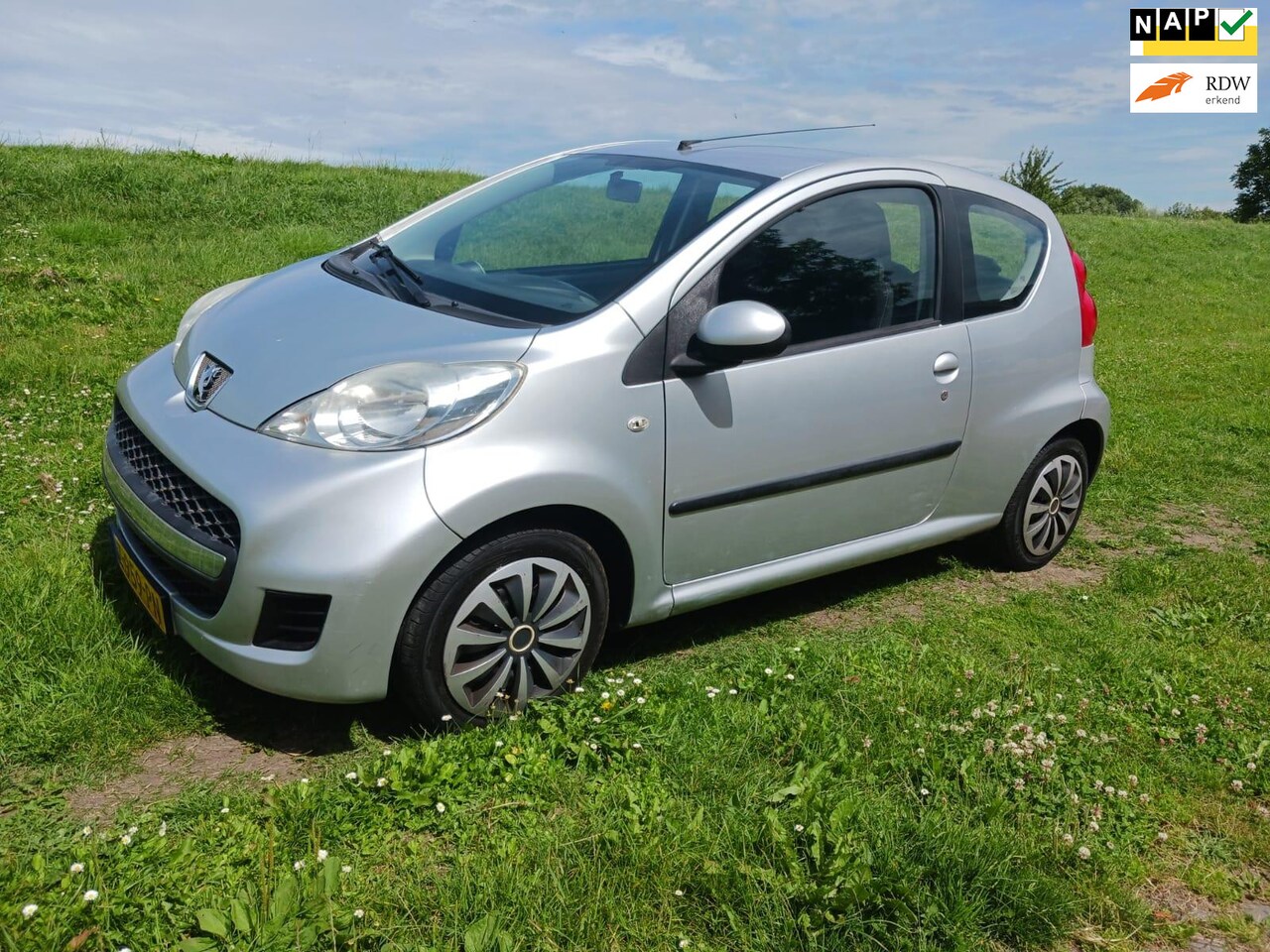 Peugeot 107 - 1.0i 12V XR 2 sleutels Toerenteller 91.234 km Airco Aux APK 06-2025 - AutoWereld.nl