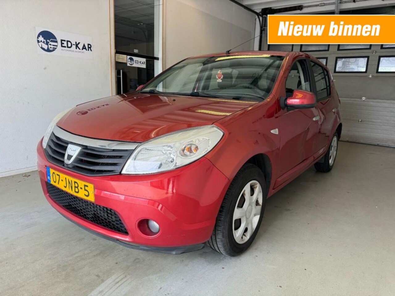 Dacia Sandero - 1.2 Laureate 5DRS AIRCO NAP APK 7-2024 - AutoWereld.nl