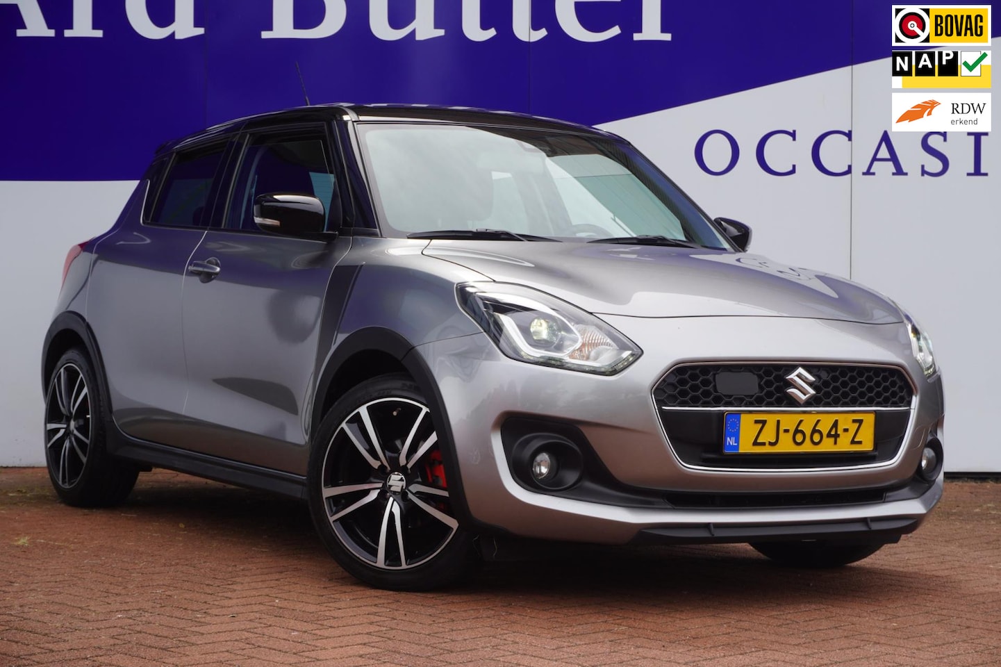 Suzuki Swift - 1.2 Sportline 90PK Xenon+Full-Navigatie+Airco+Ecc+Camera+17"lmv+Body-Kitt+ 2x uitlaat = SU - AutoWereld.nl