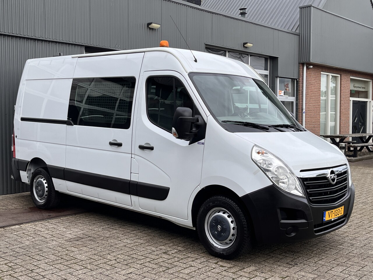 Opel Movano - 2.3 CDTI L2H2 Airco Cruise controle Trekhaak 2500kg Kastinrichting Omvormer Achterruitrij - AutoWereld.nl