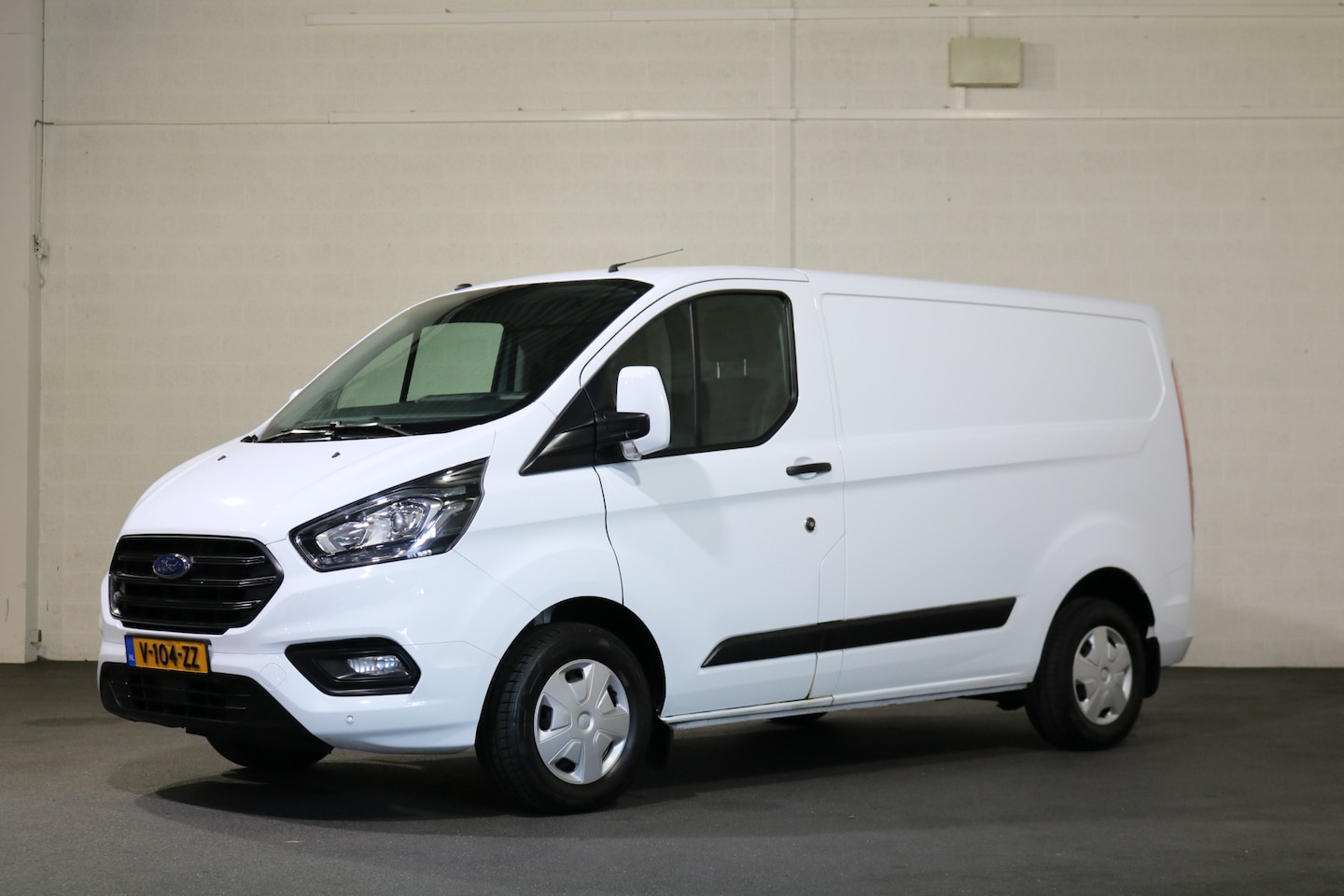 Ford Transit Custom - 2.0 TDci 105pk L1 H1 Trend Airco - AutoWereld.nl