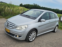 Mercedes-Benz B-klasse - 200 lage km stand startmotor defect