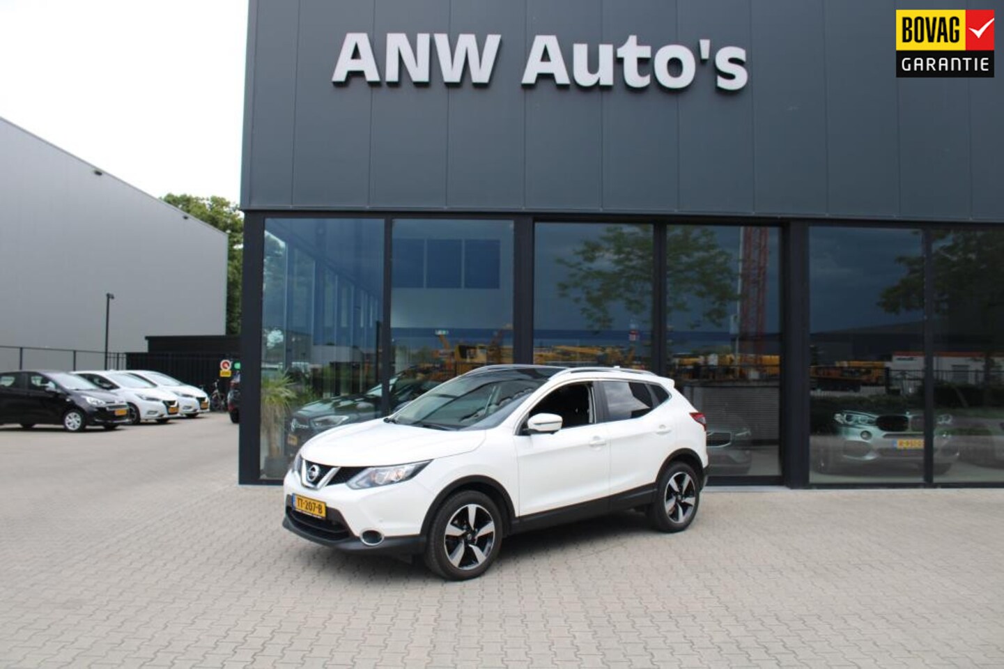 Nissan Qashqai - 1.2 N-Connecta 360 Camera Navigatie 12 maanden bovag - AutoWereld.nl