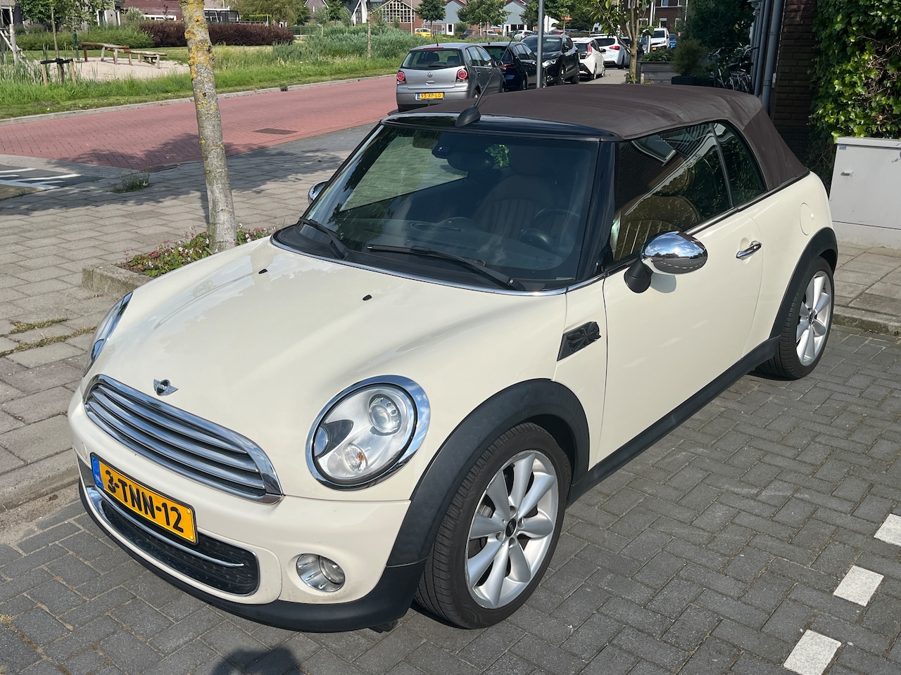 MINI Cabrio - 2.0 Cooper D Chili luxe uitgerust, perfect werkend - AutoWereld.nl