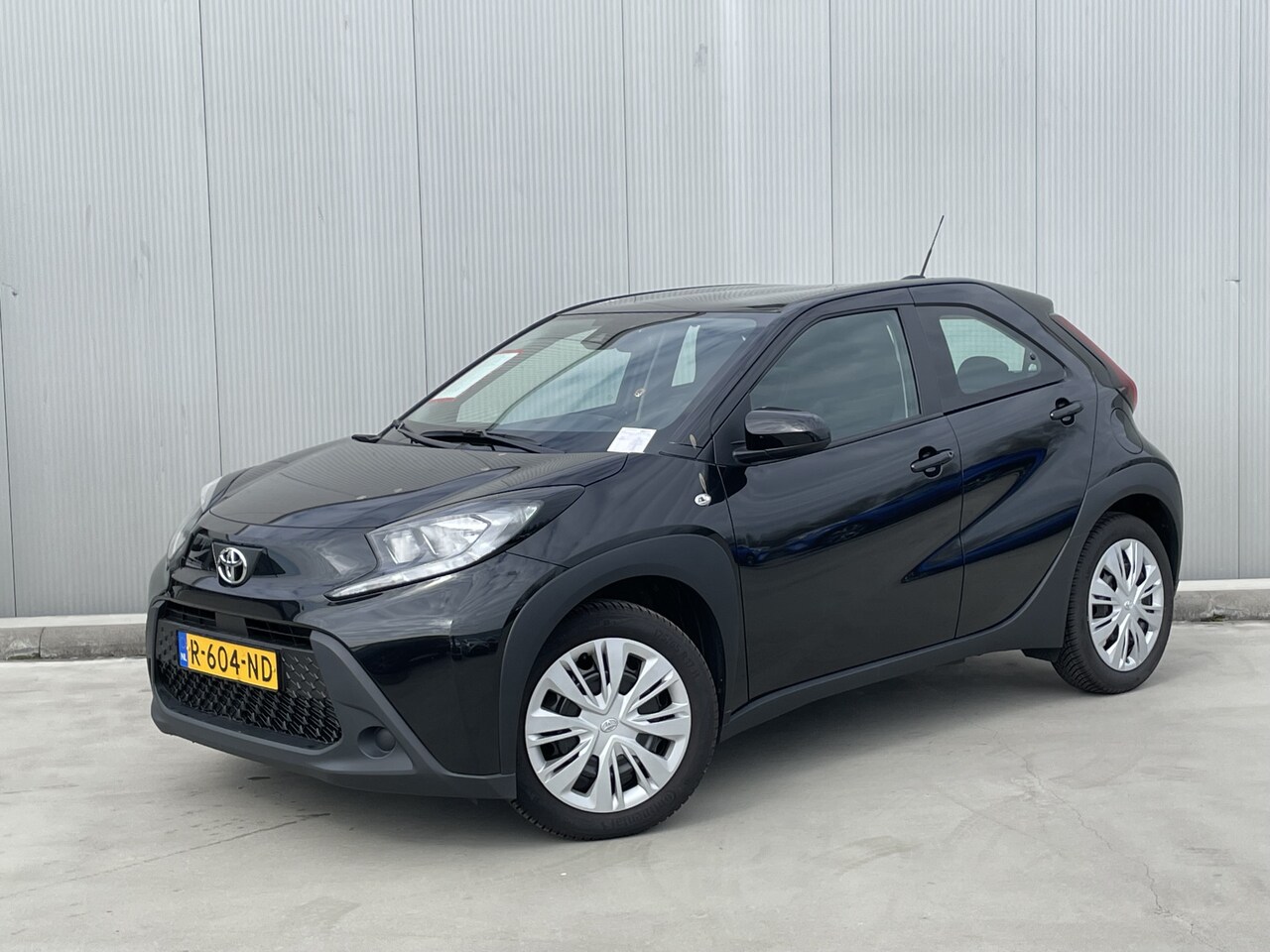 Toyota Aygo X - 1.0 VVT-i S-CVT play Automaat | Parkeersensoren achter | Apple Carplay | Armsteun - AutoWereld.nl