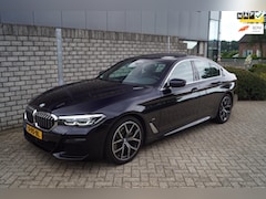 BMW 5-serie - 520i Business Edition Plus M Sport Autom Schkdak Leder Sportst Navi Camera Adaptieve Cruis