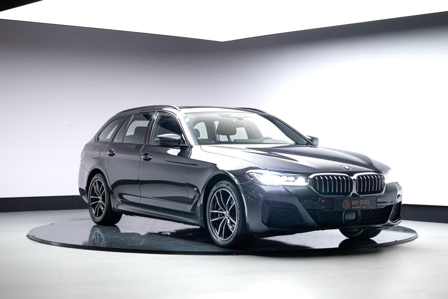 BMW 5-serie Touring - 530e xDrive High Executive | M-Sport | Panoramadak | Assistant Professional | Head-Up | Ha - AutoWereld.nl