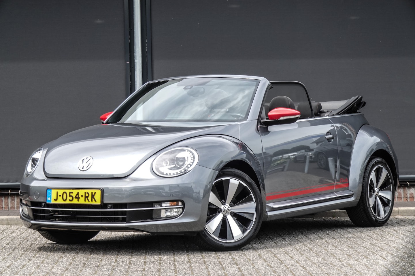 Volkswagen Beetle Cabriolet - 1.4Tsi 150Pk DSG7 | Club | 18'' - AutoWereld.nl