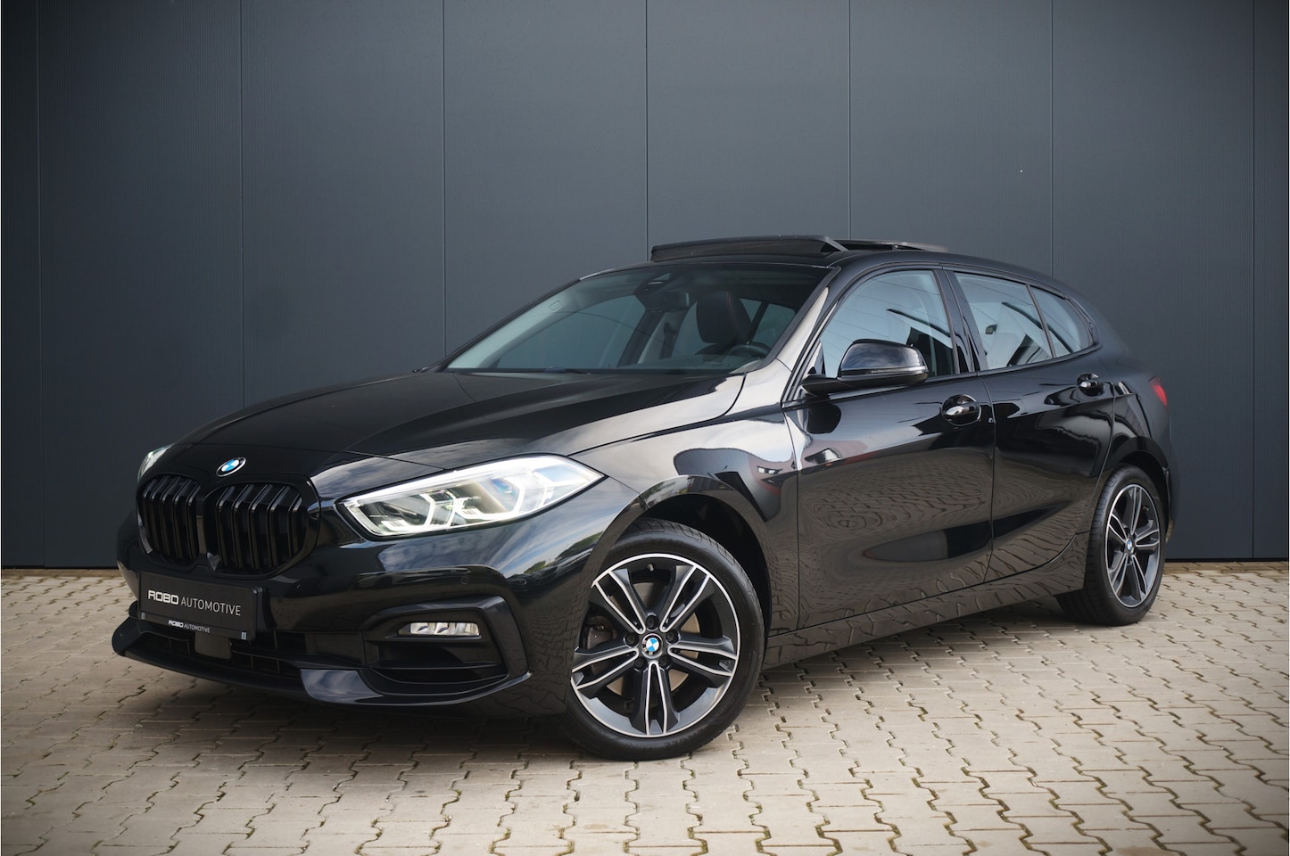 BMW 1-serie - 118i Executive Ed. Sport | Panoramadak | Stoelverwarming | Stuur verwarming | Apple Carpla - AutoWereld.nl