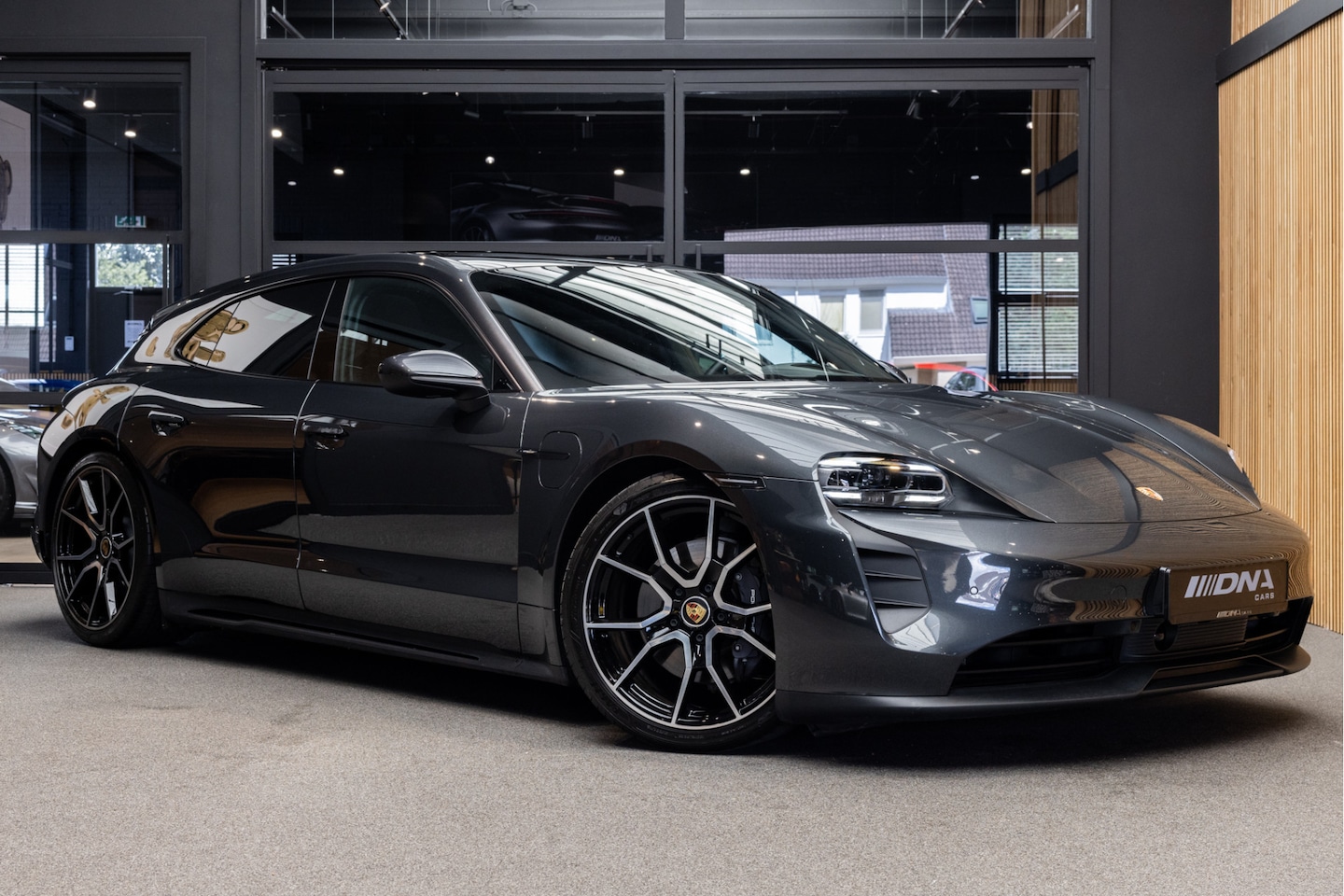 Porsche Taycan Sport Turismo - Performance Battery Plus Sport Turismo 79 kWh ACC 21" Pano - AutoWereld.nl